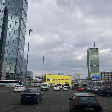 Cozy Downtown Srodmiescie Apartment: Entertainment Hub with Wi-Fi Warsaw Exterior photo