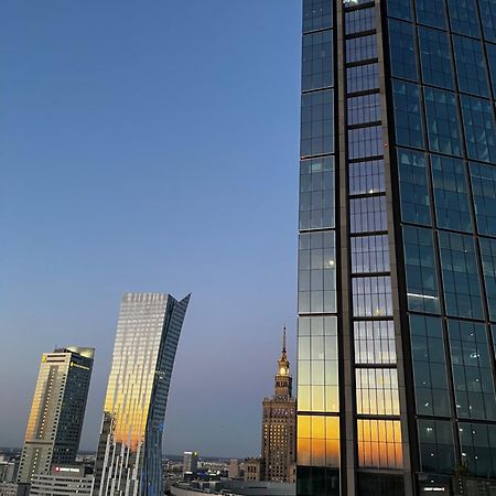 Cozy Downtown Srodmiescie Apartment: Entertainment Hub with Wi-Fi Warsaw Exterior photo