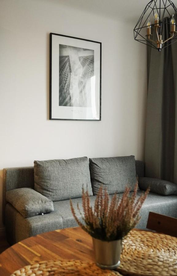 Cozy Downtown Srodmiescie Apartment: Entertainment Hub with Wi-Fi Warsaw Exterior photo